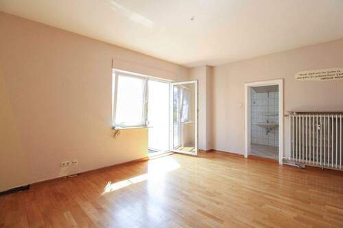 Wohnzimmer OG - 9 Zimmer Mehrfamilienhaus, Wohnhaus zum Kaufen in Seesen