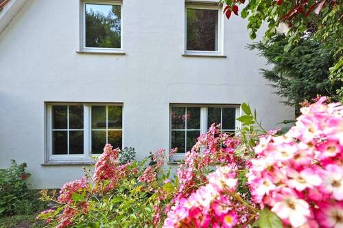 Blick aus dem Garten - 6 Zimmer Mehrfamilienhaus, Wohnhaus in Lübbecke