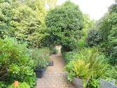 Weg zum Freisitz und Gartenhaus - 