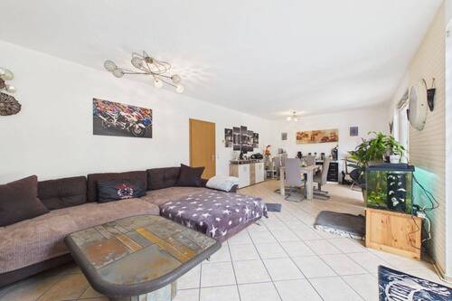 Wohnzimmer - Familienfreundliches Einfamilienhaus mit großem Grundstück am Waldrand