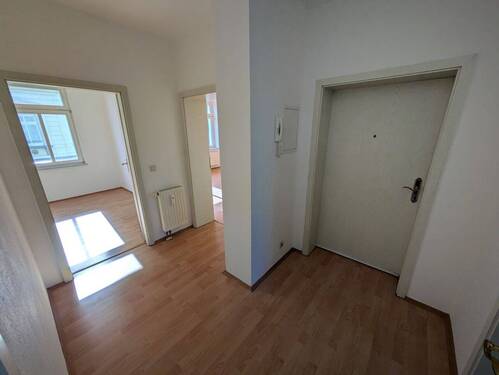 Flur - Etagenwohnung mit 62,30 m² in Zwickau zur Miete