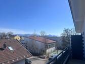 Schöner Ausblick - Gepflegtes 1-Zimmer-Penthouse Apartement mit großem Balkon in Rosenheim - Anfragen nur per Mail