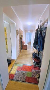 Erdgeschoss Flur - 7 Zimmer Einfamilienhaus in Veitsbronn