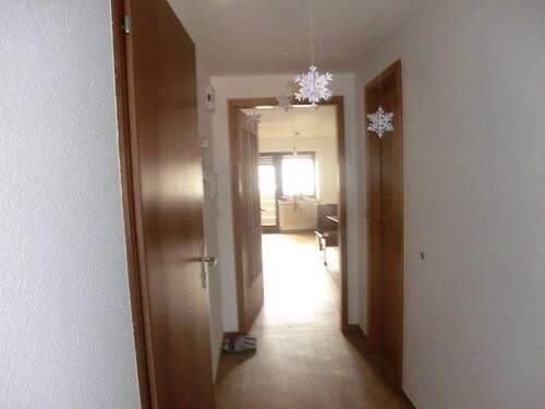 Dach Blick in Wohnz. mit Balkonausgang.jpg - 1 Zimmer Mehrfamilienhaus, Wohnhaus in Röthlein