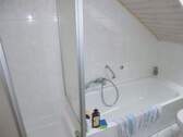 Wanne u. Dusche im DG - 