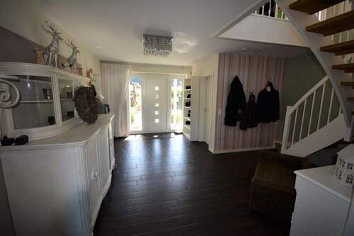 Eingangsbereich - Einfamilienhaus mit 182,00 m&sup2; in Linden zum Kaufen