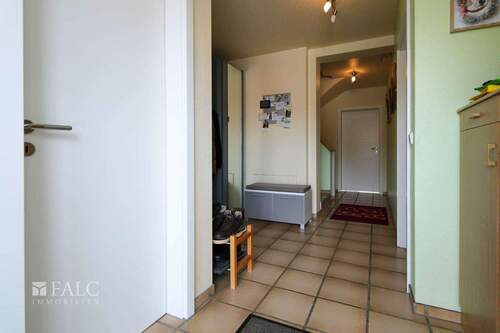 Eingangsdiele EG - Doppelhaushälfte mit 122,00 m&sup2; in Grevenbroich zum Kaufen