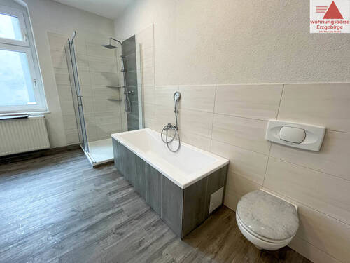 Badezimmer (2) - Wohnen mit Stil - Moderne 3-Raum-Wohnung in Aue