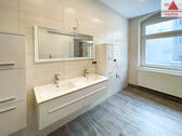 Badezimmer - 3 Zimmer Etagenwohnung zur Miete in Aue