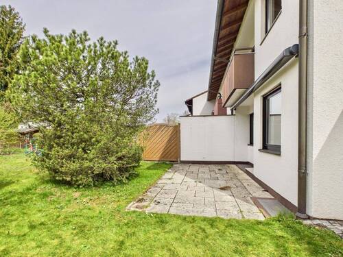 Terrasse in Westausrichtung mit elektrischer Markise - 