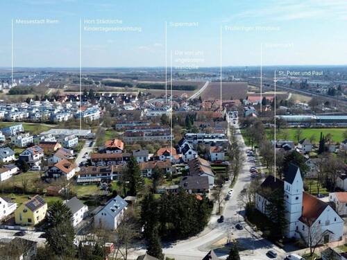 Panoramablick über Kirchtrudering mit Orientierungspunkten - 