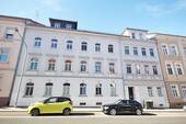 Hausansicht vorn - Rohdiamant in einem gepflegten Mehrfamilienhaus - verwirklichen Sie sich selbst