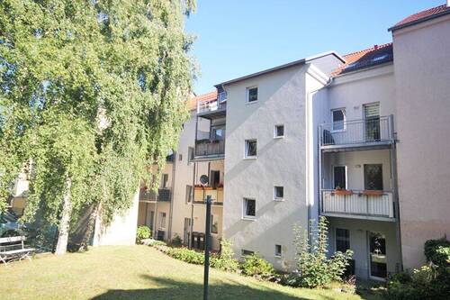 Hausansicht hinten - 4 Zimmer Etagenwohnung zum Kaufen in Döbeln