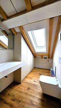 Gäste WC mit Einbauten - 