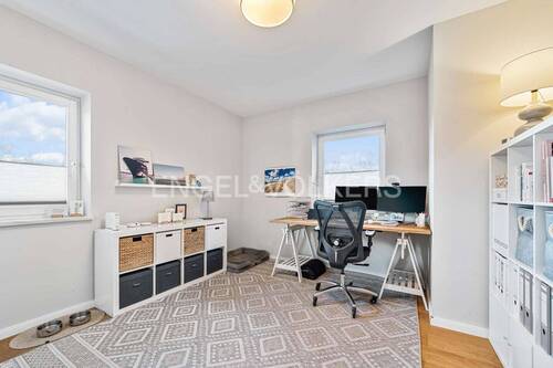 Weiteres Arbeitszimmer im Erdgeschoss - 