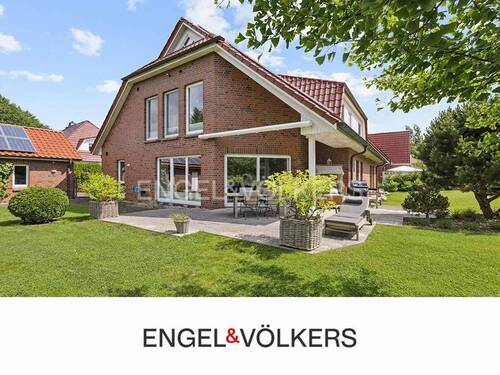 Seitenansicht - Exklusives Wohnen am Feldrand - Modernisiertes & luxuriöses Einfamilienhaus