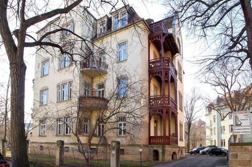 Markante Ecklösungen an der Villa - 