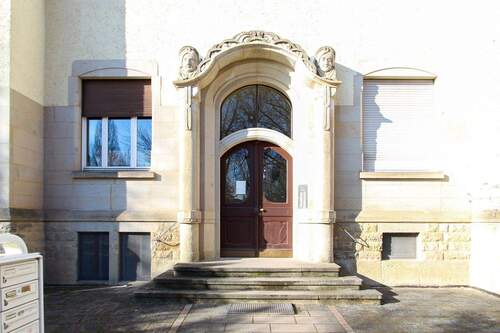 Hauseingang - 2 Zimmer Etagenwohnung zum Kaufen in Dresden