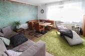 Wohnzimmer - Bezugsfrei & bereit für Sie - Ihr neues Zuhause mit Balkon, Gartenanteil und Garage