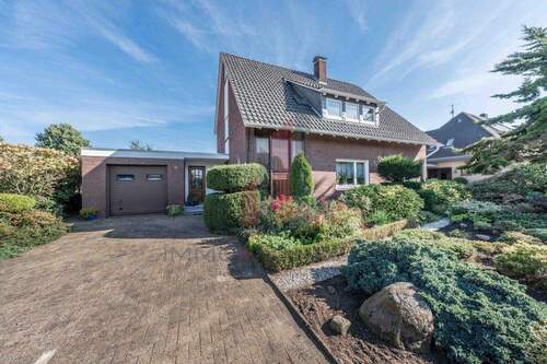 Titelbild - Großzügiges Einfamilienhaus mit Charme, Wohlfühlambiente und liebevoll gepflegtem Garten