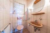 und das sich vorne befindende Gäste-WC - 6 Zimmer Einfamilienhaus in Quakenbrück