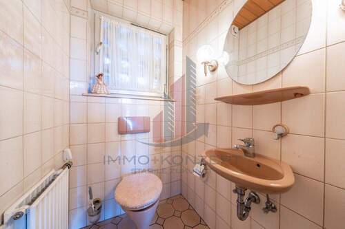 und das sich vorne befindende Gäste-WC - 6 Zimmer Einfamilienhaus in Quakenbrück