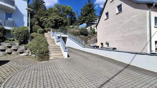 Zufahrt Tiefgarage - Etagenwohnung mit 53,00 m² in Freital zum Kaufen