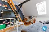Kinderzimmer mit Zugang zum Spitzboden - 