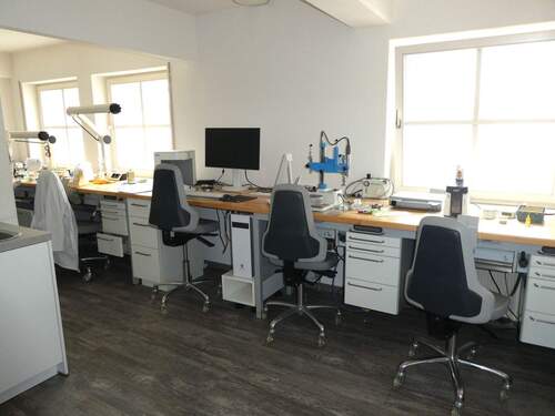 Licht durchflutetes Labor - 