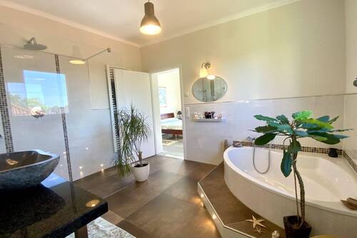 Badezimmer direkt am Schlafzimmer - 