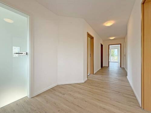 Flur - Etagenwohnung mit 80,00 m&sup2; in Hitzacker (Elbe) zur Miete