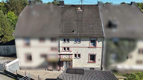 Frontansicht - bearbeitet - Reihenmittelhaus mit Entwicklungspotenzial in Blieskastel-Altheim