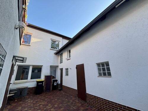 Innenhof - Mehrfamilienhaus, Wohnhaus mit 174,50 m&sup2; in Wunstorf / Steinhude zum Kaufen