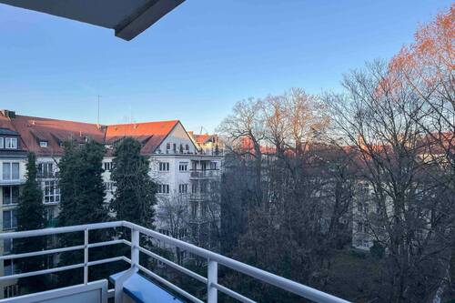 Blick vom Balkon - Einfamilienhaus in München zum Kaufen