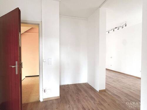 Garderobe - 3 Zimmer Etagenwohnung zur Miete in Esslingen am Neckar