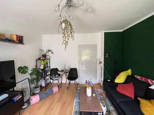 Wohnzimmer I - 2 Zimmer Etagenwohnung zur Miete in Lüneburg