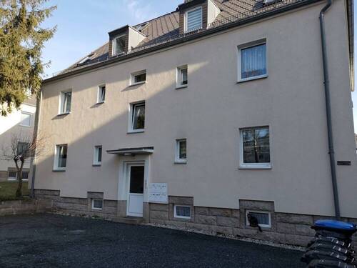 Ansicht Haus Hofseite - Helle, sanierte DG-Wohnung mit neuem Laminat - ab sofort in Reichenbach, inkl. Keller, ohne Provision