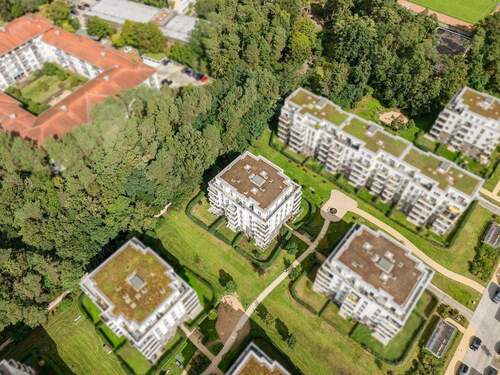 Drohnenaufnahme Ensemble - Moderne 3-Zimmer-Wohnung mit Terrasse und Gartenanteil im Brunnenviertel