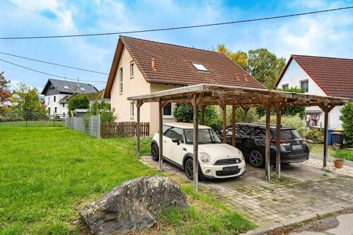 Carport mit viel Platz - 