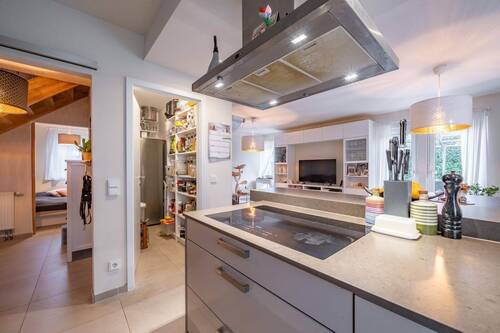 Einbauküche mit Vorratsraum - Einfamilienhaus mit 125,00 m² in Hohenstein zum Kaufen