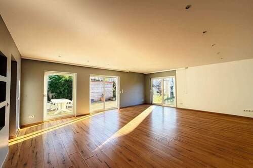 1 - Helle Wohnarchitektur mit Erweiterungsoption auf 558 m2 Grundstück!