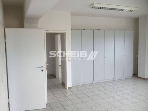 Büro mit Aktenschrank - Büro zur Miete in Untermünkheim