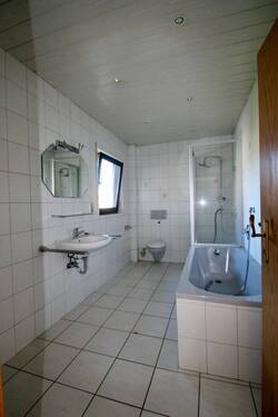 Bad Wohnung 3 - 