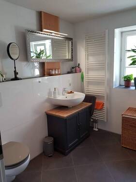 Badezimmer mit Fenster - 