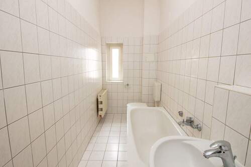 Tageslichtbad mit Badewanne - 