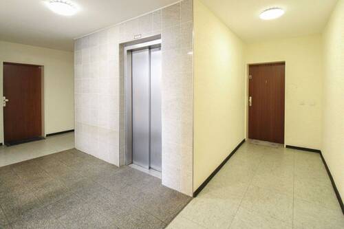 Hauseingang-/Flur - 4 Zimmer Etagenwohnung in Mannheim