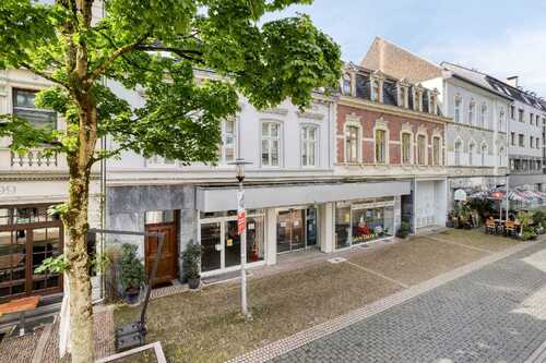 Außenansicht - Erkrather Fußgängerzone: Großes Ladenlokal mit Lagerfläche