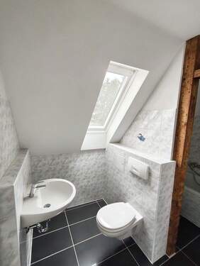 Badezimmer mit Wanne - 