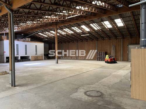 hell durch Oberlicht - Halle zur Miete in Crailsheim