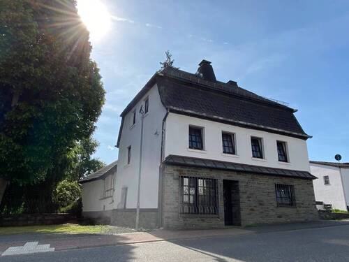 Frontbild - 6 Zimmer Einfamilienhaus zum Kaufen in Dahlem